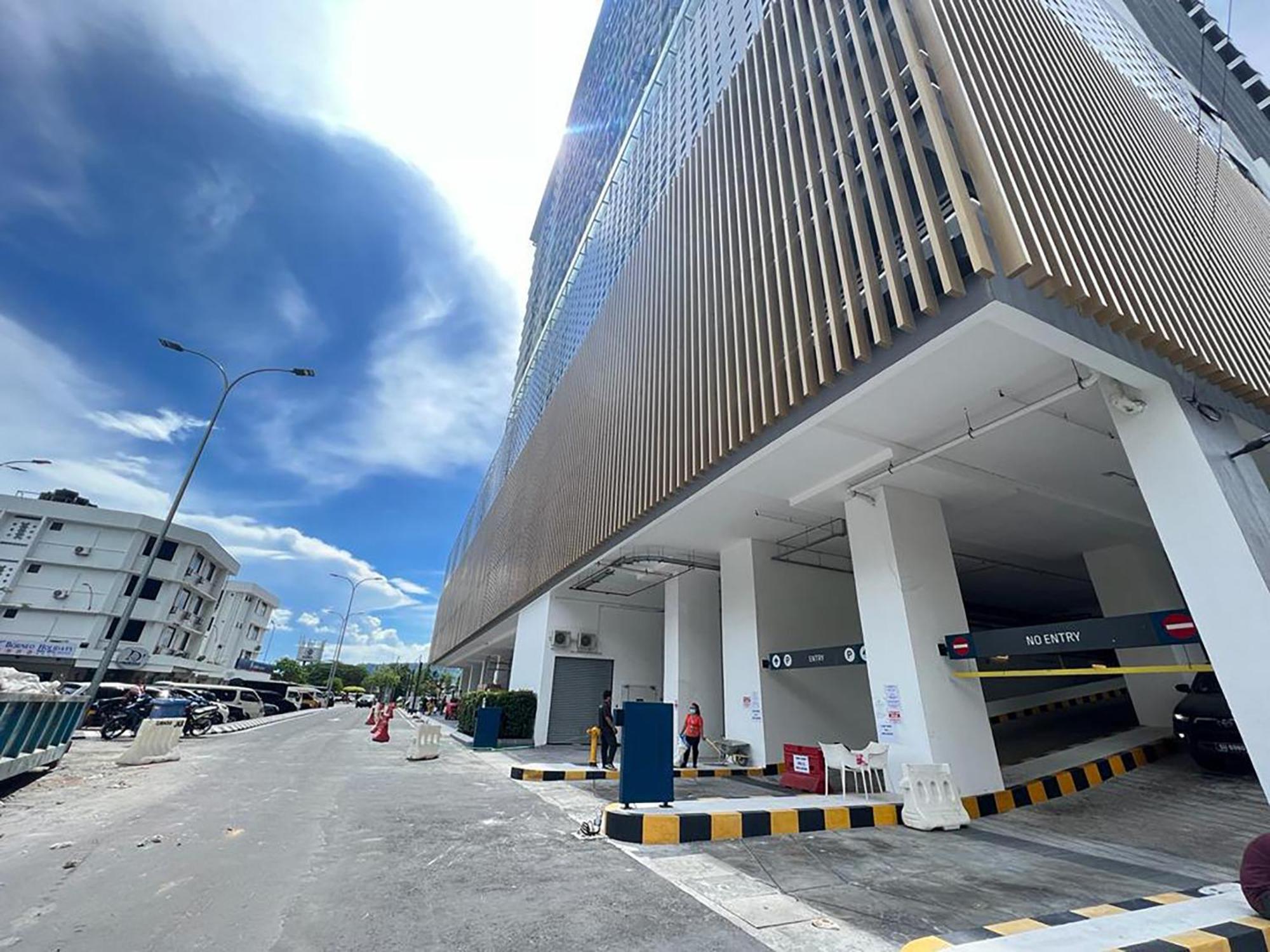 The Shore Cbd Kota Kinabalu By Laxzone Suite Экстерьер фото