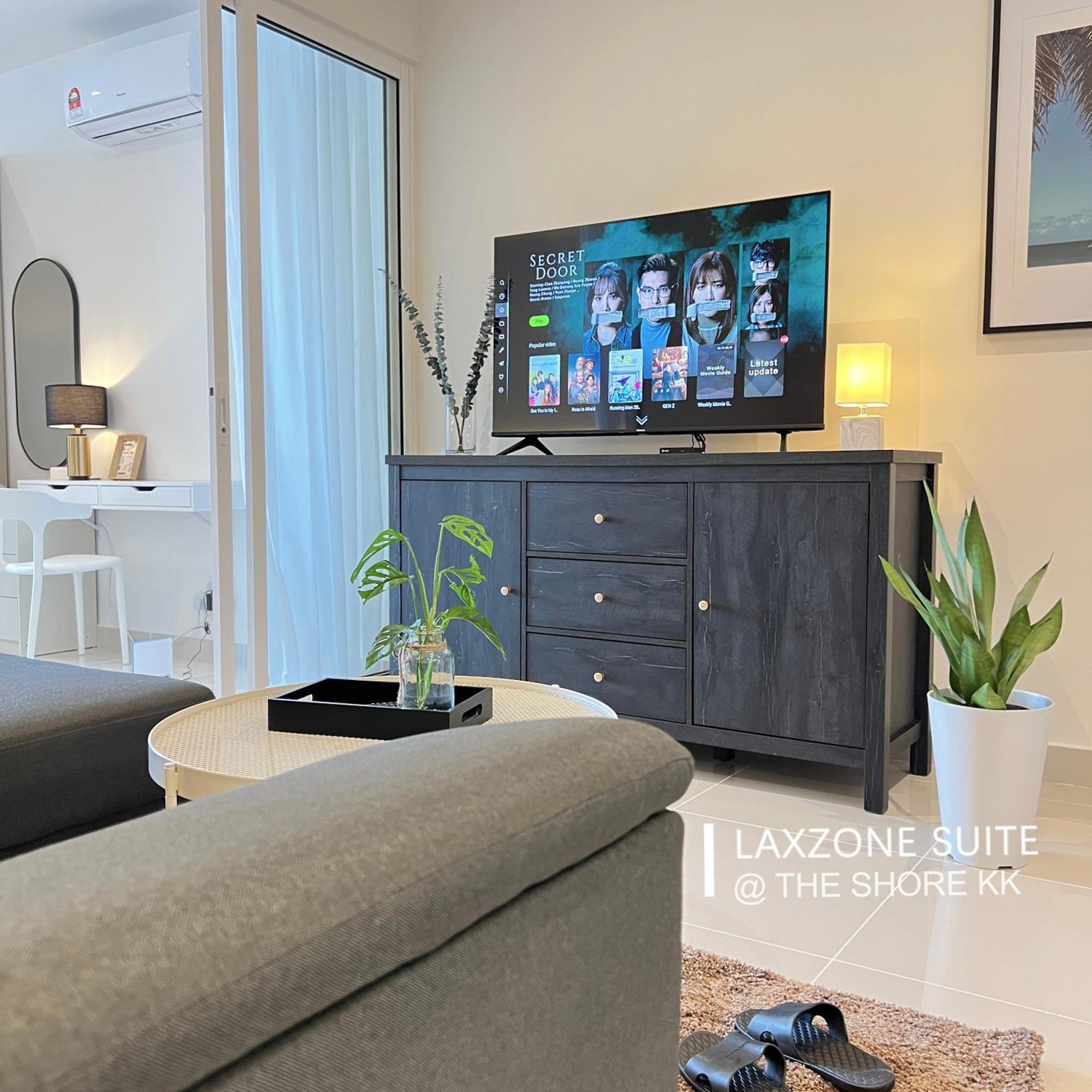 The Shore Cbd Kota Kinabalu By Laxzone Suite Экстерьер фото