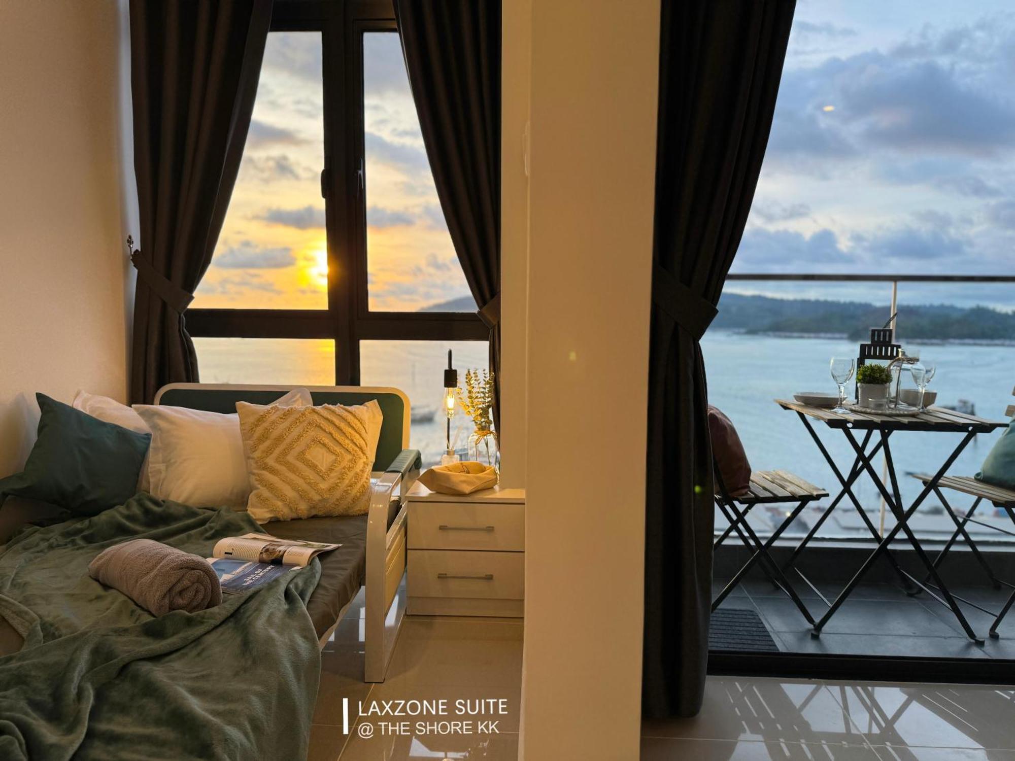 The Shore Cbd Kota Kinabalu By Laxzone Suite Экстерьер фото