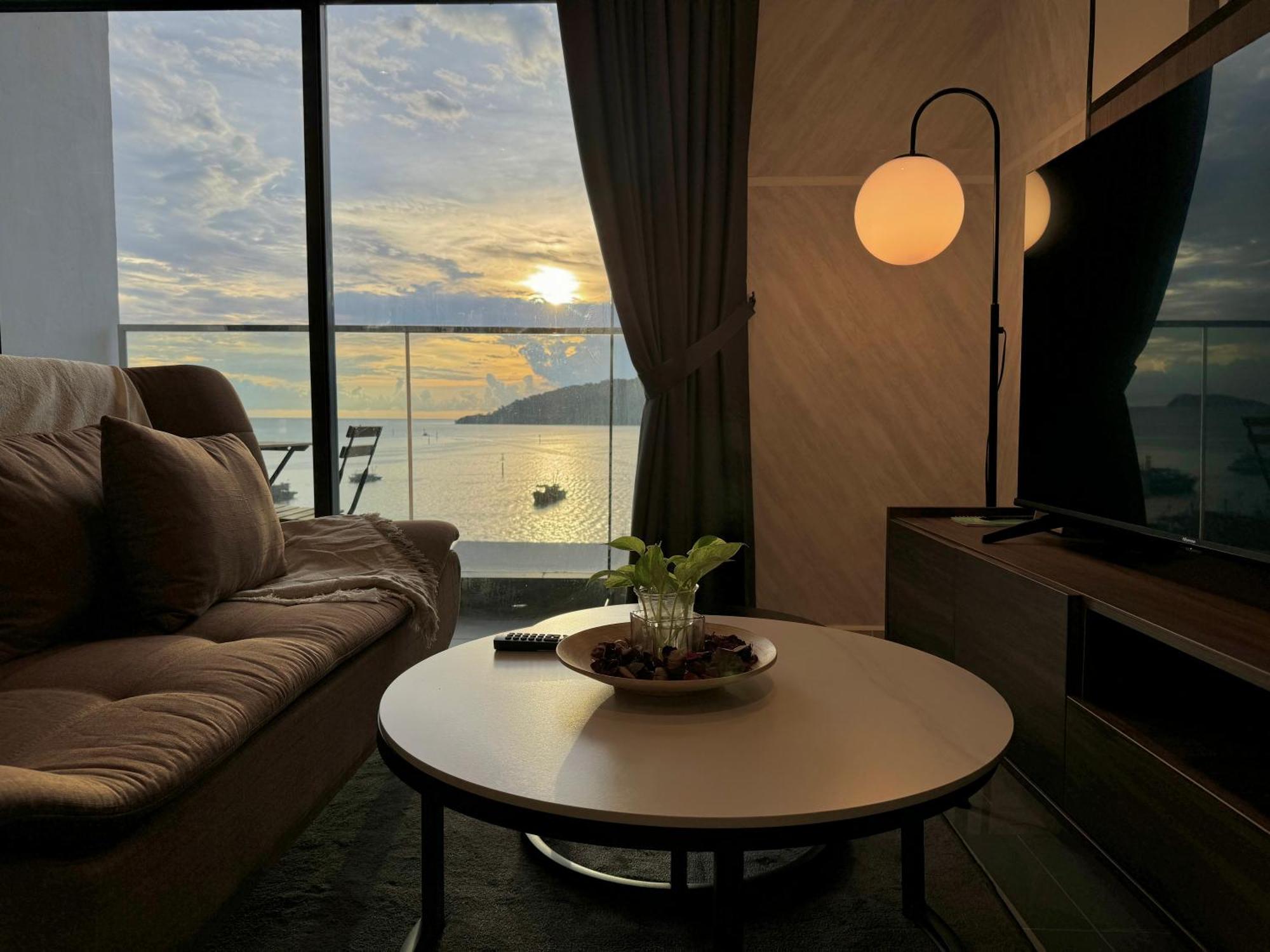 The Shore Cbd Kota Kinabalu By Laxzone Suite Экстерьер фото