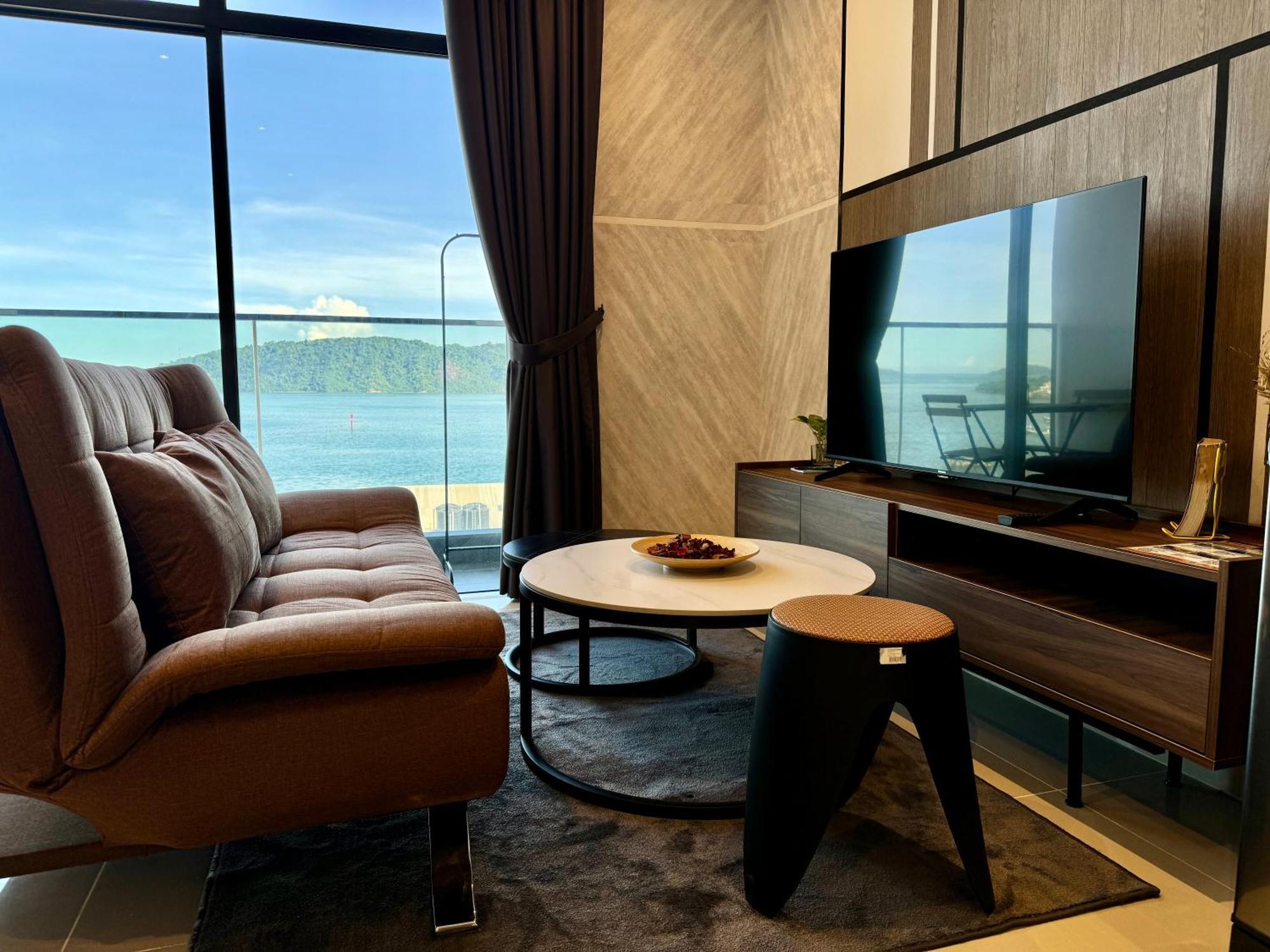 The Shore Cbd Kota Kinabalu By Laxzone Suite Экстерьер фото