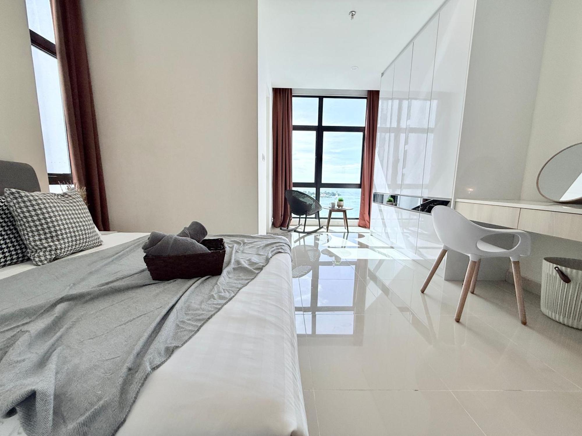 The Shore Cbd Kota Kinabalu By Laxzone Suite Экстерьер фото